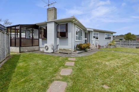 Photo of property in 2 Whirinaki Crescent, Heretaunga, Upper Hutt, 5018