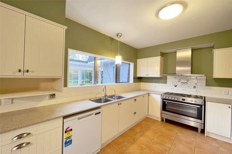 Photo of property in 19 Mcinnes Place, Queenwood, Hamilton, 3210