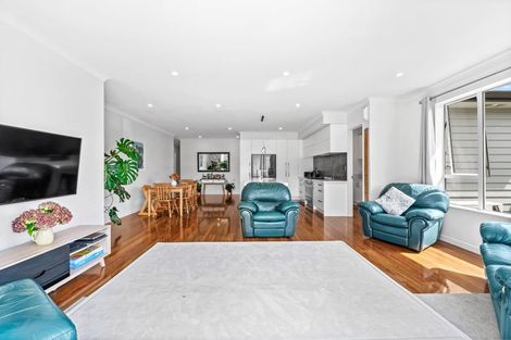 Photo of property in 1 Aporo Drive, Kumeu, 0810