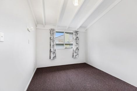 Photo of property in 24/125u Queens Drive, Lyall Bay, Wellington, 6022