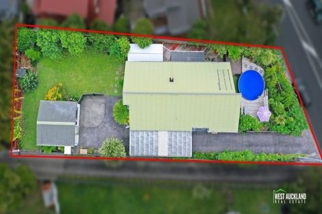 Photo of property in 2/76 Kaurilands Road, Titirangi, Auckland, 0604