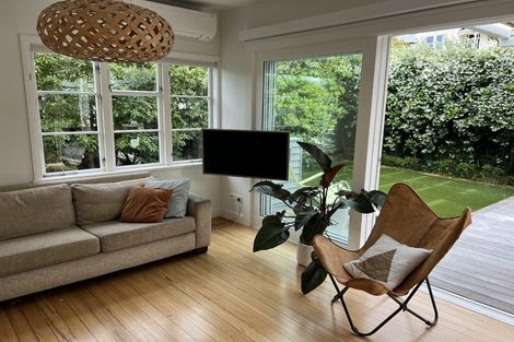 Photo of property in 2/192 Queen Street, Northcote Point, Auckland, 0627