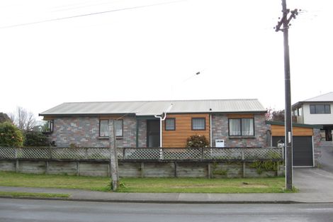 Photo of property in 2/2 Awanui Street, Merrilands, New Plymouth, 4312