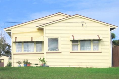 Photo of property in 32 Newington Road, Henderson, Auckland, 0612