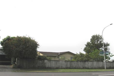 Photo of property in 1/963 Beach Road, Torbay, Auckland, 0630