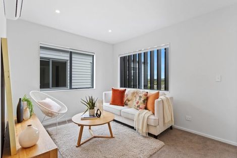 Photo of property in 15 Aquamarine Road, Rosehill, 2113