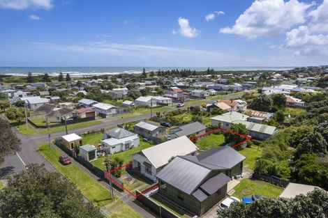 Photo of property in 15 Manuka Street, Castlecliff, Whanganui, 4501