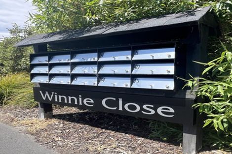Photo of property in 10 Winnie Close, Acacia Bay, Taupo, 3330