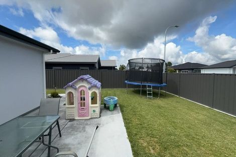 Photo of property in 4 George Yee Place, Taradale, Napier, 4112