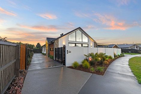 Photo of property in 34 Evelyn Crescent, Marshland, Christchurch, 8083