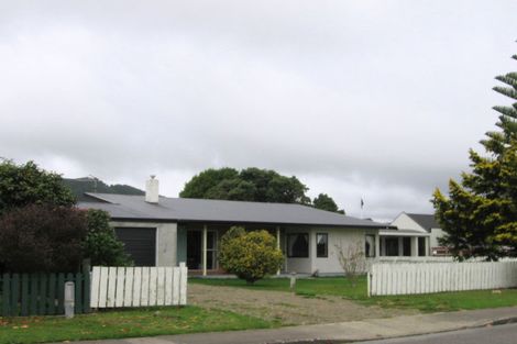 Photo of property in 1 Belvedere Avenue, Waikanae, 5036