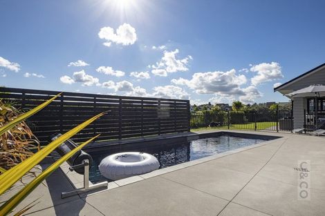 Photo of property in 1 Nikau Way, Riverhead, 0820