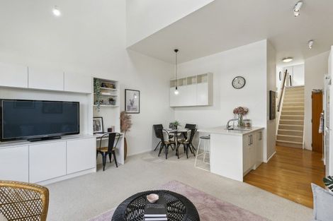 Photo of property in Metro Apartments, 220u4 Thorndon Quay, Pipitea, Wellington, 6011