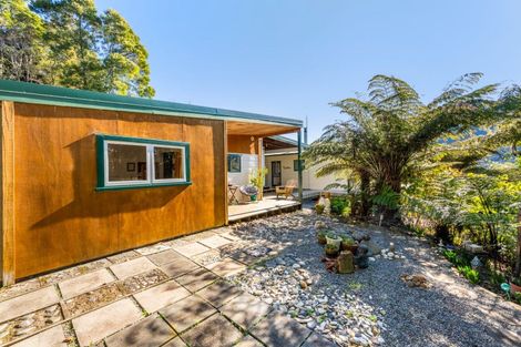 Photo of property in 826 Queen Charlotte Drive, Havelock, Picton, 7281