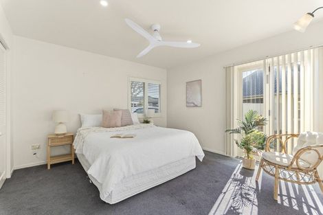 Photo of property in 3 Waiwera Place, Merrilands, New Plymouth, 4312