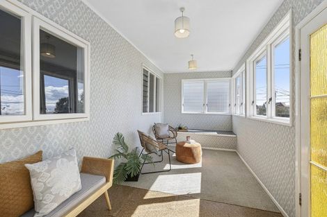 Photo of property in 33 Palm Avenue, Lyall Bay, Wellington, 6022