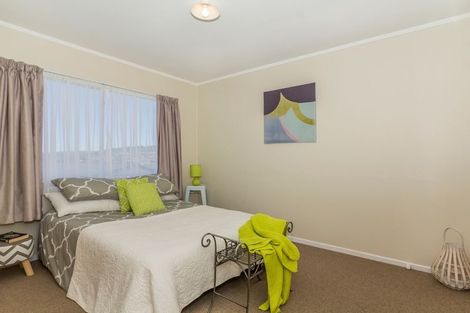 Photo of property in 9 Chetwode Grove, Newlands, Wellington, 6037