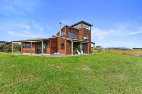 Photo of property in 80 Reay Mackay Grove, Waikawa Beach, Manakau, 5573
