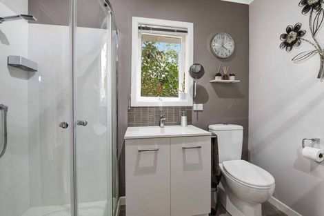 Photo of property in 27a Makiri Street, Helensville, 0800