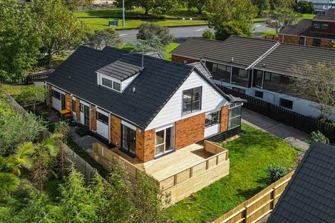 Photo of property in 1/4227 Great North Road, Glendene, Auckland, 0602