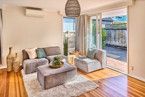 Photo of property in 39b Pukatea Street, Eastbourne, Lower Hutt, 5013
