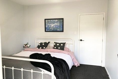 Photo of property in 8 Forsythe Place, Massey, Auckland, 0614