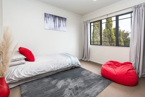 Photo of property in 3 Carousel Crescent, East Tamaki Heights, Auckland, 2016
