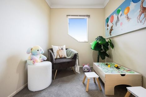 Photo of property in 23 South Kensington Way, Henderson, Auckland, 0612