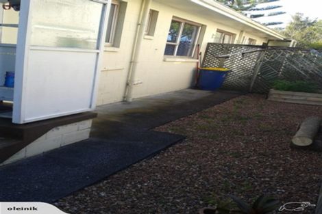 Photo of property in 2/68 West Coast Road, Glen Eden, Auckland, 0602