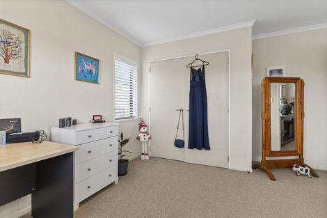 Photo of property in 28 Ina Ville Drive, Pukekohe, 2120