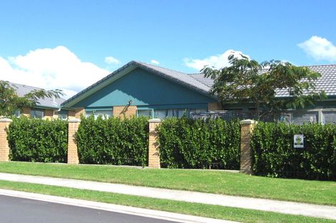 Photo of property in Waimanu Bay Village, 1/1 Piriti Drive, Te Atatu Peninsula, Auckland, 0610
