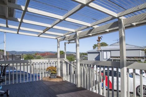 Photo of property in 43 Strid Road, Te Atatu South, Auckland, 0610