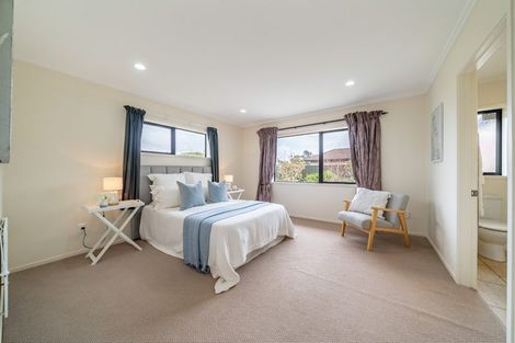 Photo of property in 48 Sunstone Crescent, Brown Owl, Upper Hutt, 5018