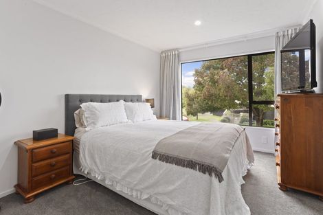 Photo of property in 10 Pyatt Place, Redwood, Christchurch, 8051