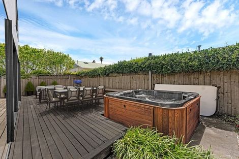 Photo of property in 124a Calliope Road, Stanley Point, Auckland, 0624