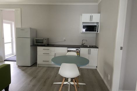 Photo of property in 124 Amesbury Drive, Churton Park, Wellington, 6037