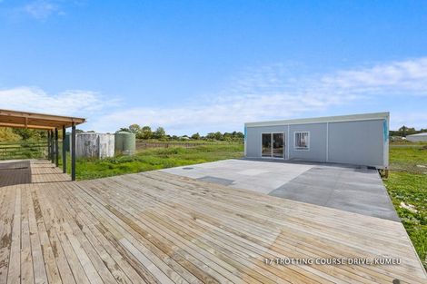 Photo of property in 15 Trotting Course Drive, Kumeu, 0891