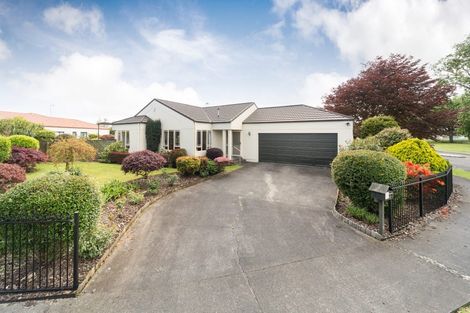 Photo of property in 18 Dalfield Place, Highbury, Palmerston North, 4412