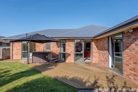 Photo of property in 2 Te Pihopa Way, Aidanfield, Christchurch, 8025