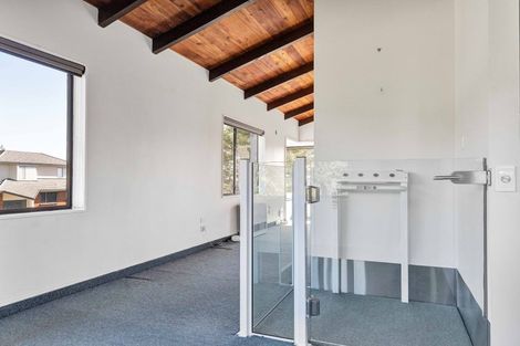 Photo of property in 66 Karina Road, Merrilands, New Plymouth, 4312