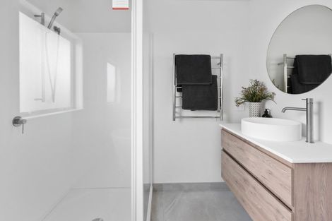 Photo of property in 10 Cassin Place, Taradale, 4112