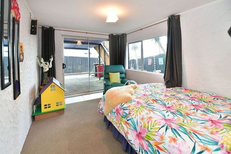 Photo of property in 43 Pohutukawa Avenue, Red Beach, 0932