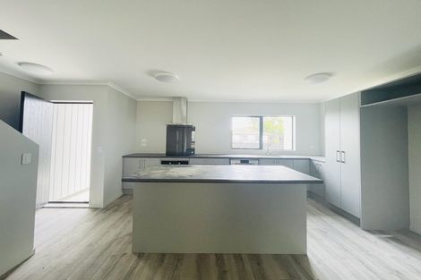 Photo of property in 6d Melleray Place, Randwick Park, Auckland, 2105