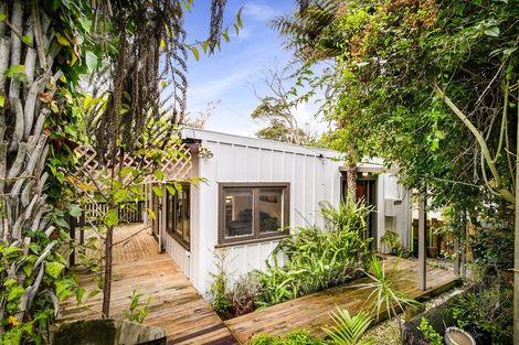 Photo of property in 7 Fairmount Road, Titirangi, Auckland, 0604