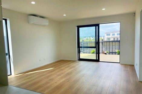Photo of property in 8 Harikoa Way, Karaka, 2113
