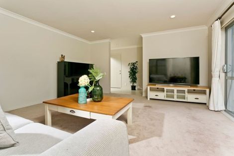 Photo of property in 26 Laurel Oak Drive, Schnapper Rock, Auckland, 0632