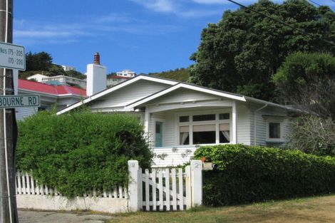 Photo of property in 2 Melrose Road, Island Bay, Wellington, 6023