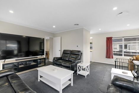 Photo of property in 17 Memphis Grove, Totara Park, Upper Hutt, 5018