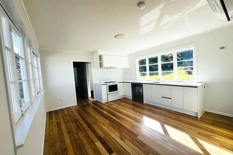 Photo of property in 48a Woodlands Crescent, Browns Bay, Auckland, 0630
