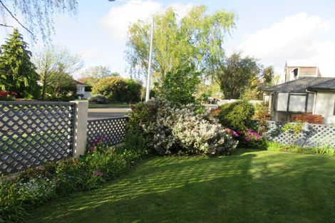 Photo of property in 14 Winston Avenue, Hokowhitu, Palmerston North, 4410